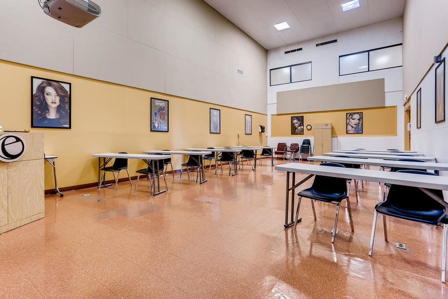 More Photos Of 16800 E Mississippi Ave, Aurora Freestanding For Sale