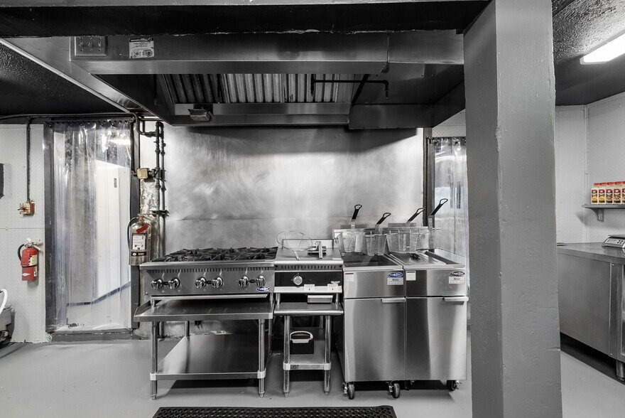 More Photos Of 2900 E 5th St, Panama City Restaurant For Sale
