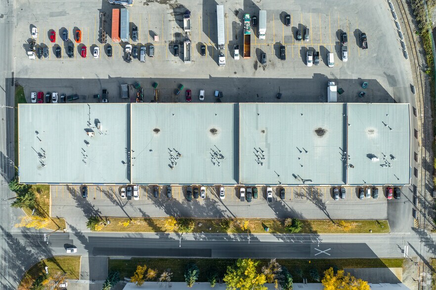 More Photos Of 3716 56th Ave SE, Calgary Warehouse For Lease