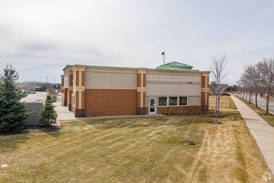 More Photos Of 12792 Riverdale Blvd NW, Coon Rapids Restaurant For Lease
