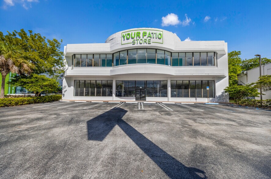 More Photos Of 9855 S Dixie Hwy, Pinecrest Freestanding For Lease