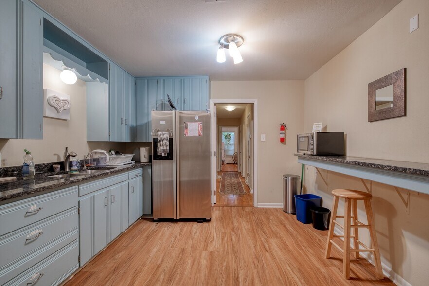 More Photos Of 13803 Ann Pl, Austin Office For Sale