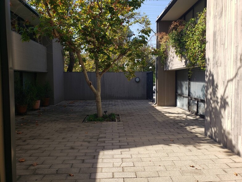 More Photos Of 930 Colorado Blvd, Los Angeles Office For Lease