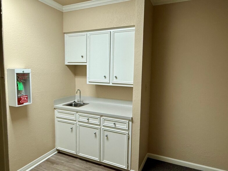 More Photos Of 12343 Hymeadow Dr, Austin Office For Lease