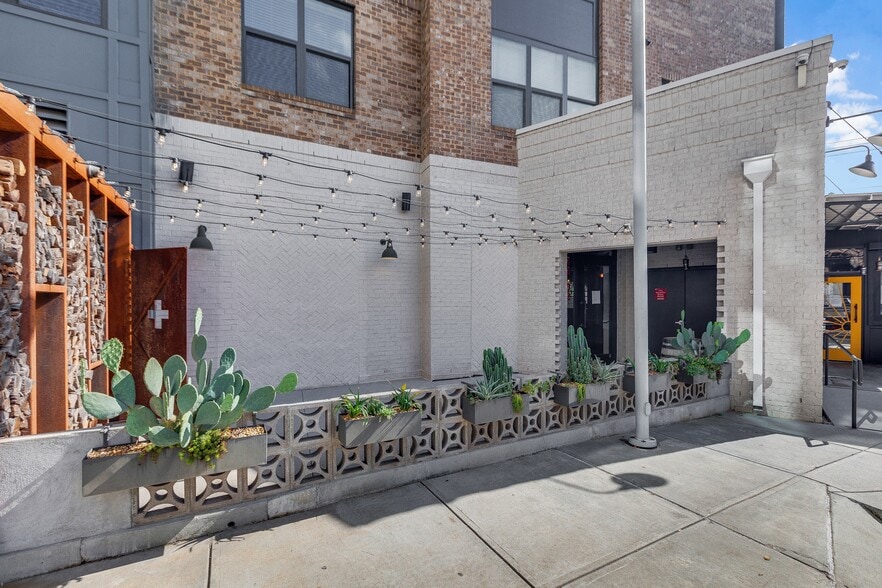 More Photos Of 930 Howell Mill Rd NW, Atlanta Apartments For Lease