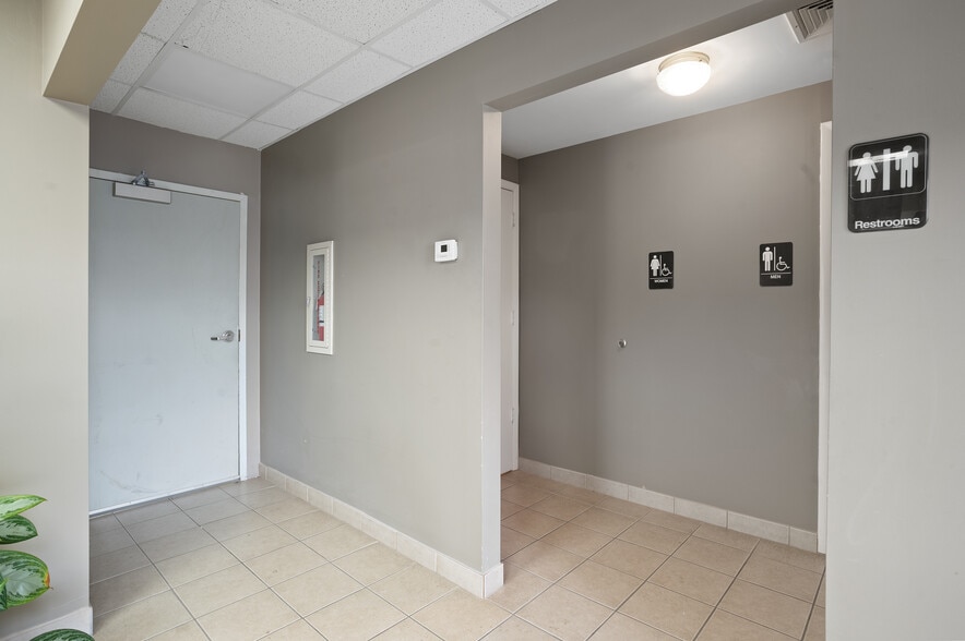 More Photos Of 2000 Columbia Ave, Franklin Freestanding For Lease