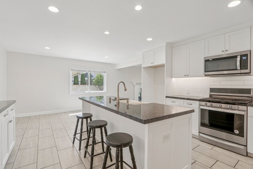 More Photos Of 17148 Stare St, Northridge Apartments For Sale