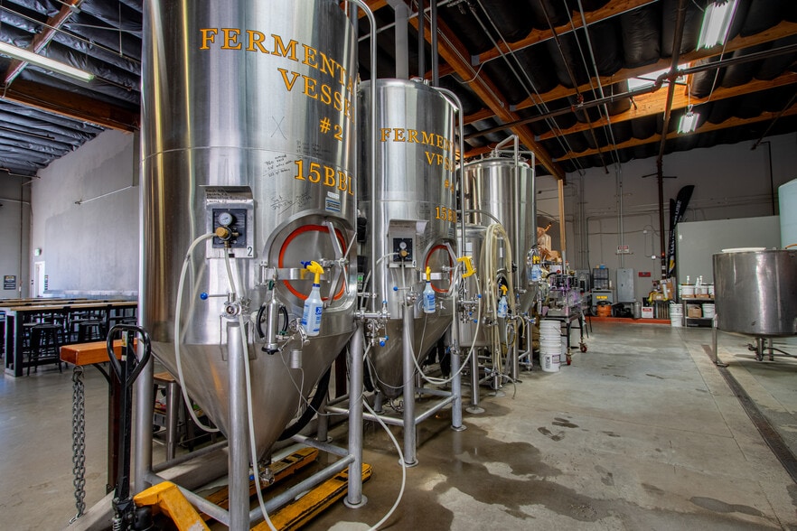 More Photos Of 41537 Cherry St, Murrieta Warehouse For Lease