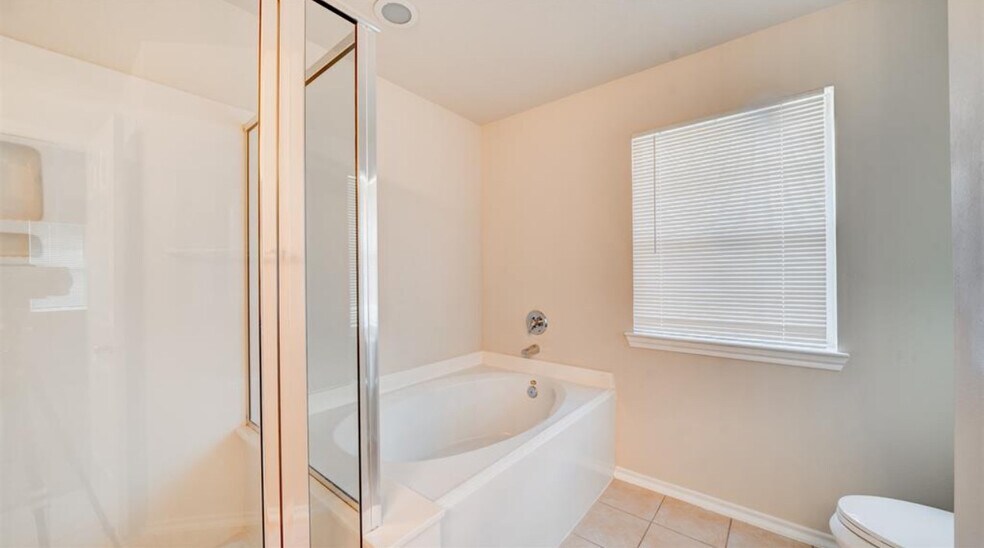 More Photos Of 8743 Thistlemoor Ln, Houston Specialty For Sale