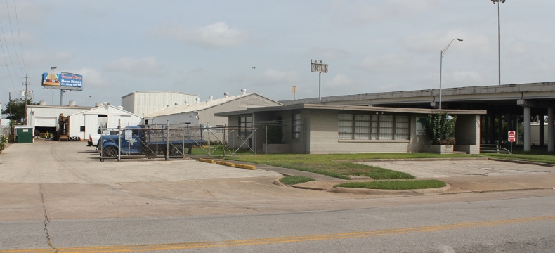 Primary Photo Of 2402 Broad St, Houston Manufacturing For Sale