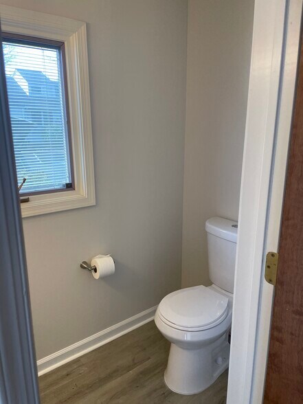 More Photos Of 252 W Swamp Rd, Doylestown Office For Lease