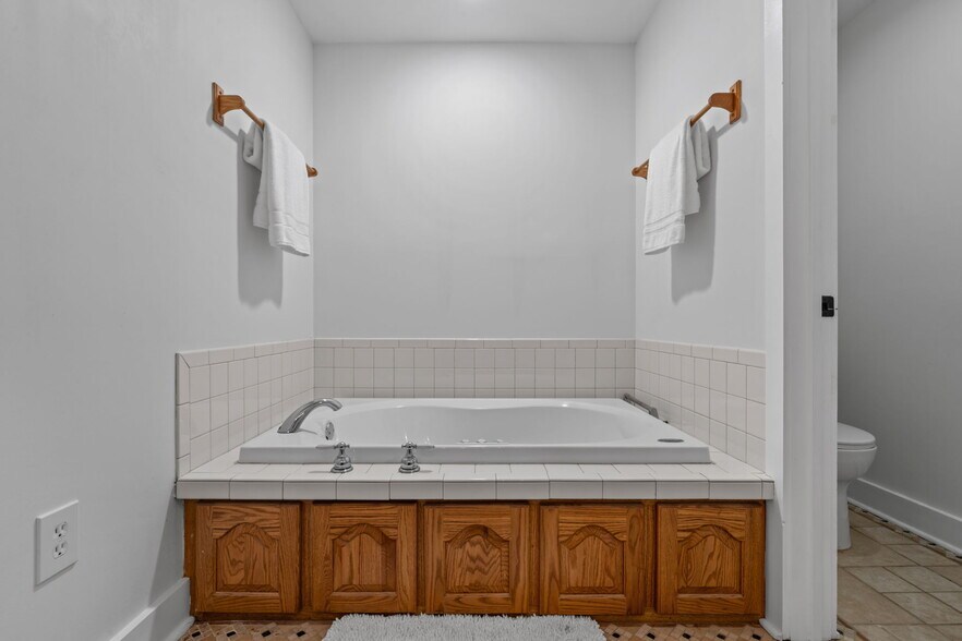 More Photos Of 122 Highlands View Rd, Highlands Specialty For Sale