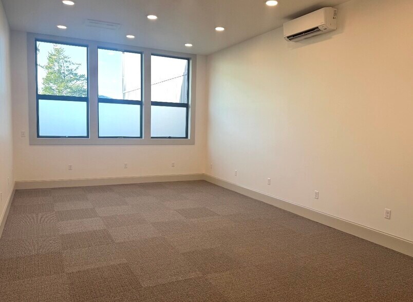 More Photos Of 110 Stillwell Ave, Tillamook Storefront Retail Office For Lease