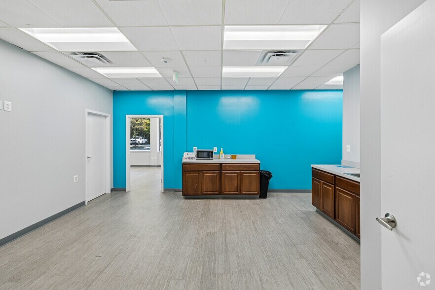 More Photos Of 6911 Laurel Bowie Rd, Bowie Office For Sale