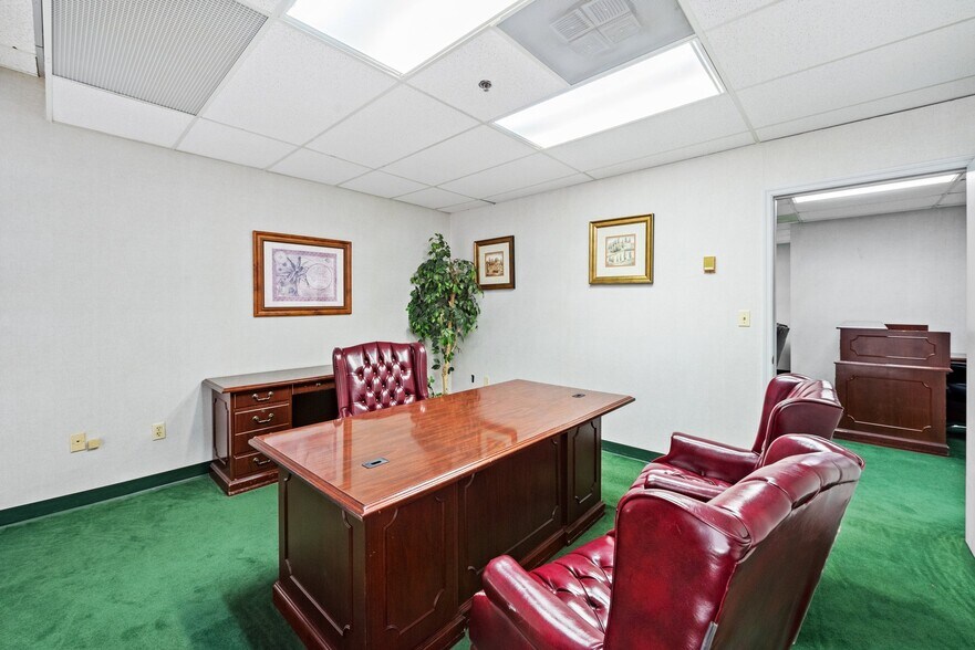 More Photos Of 1110 Brickell Ave, Miami Office For Sale