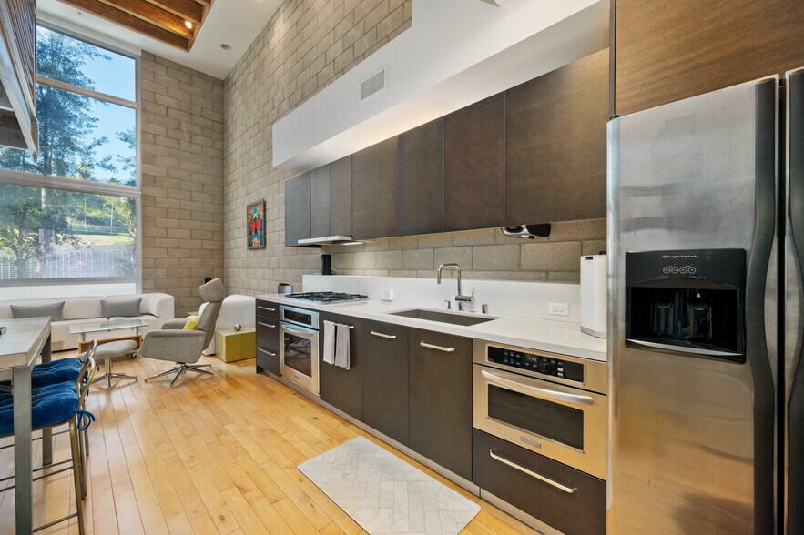 More Photos Of 3450 Cahuenga Blvd W, Los Angeles Office Residential For Sale