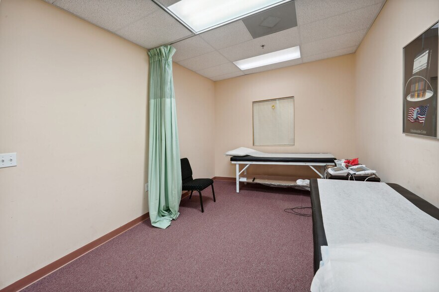 More Photos Of 1374 Whitehorse Hamilton Square Rd, Hamilton Medical For Sale