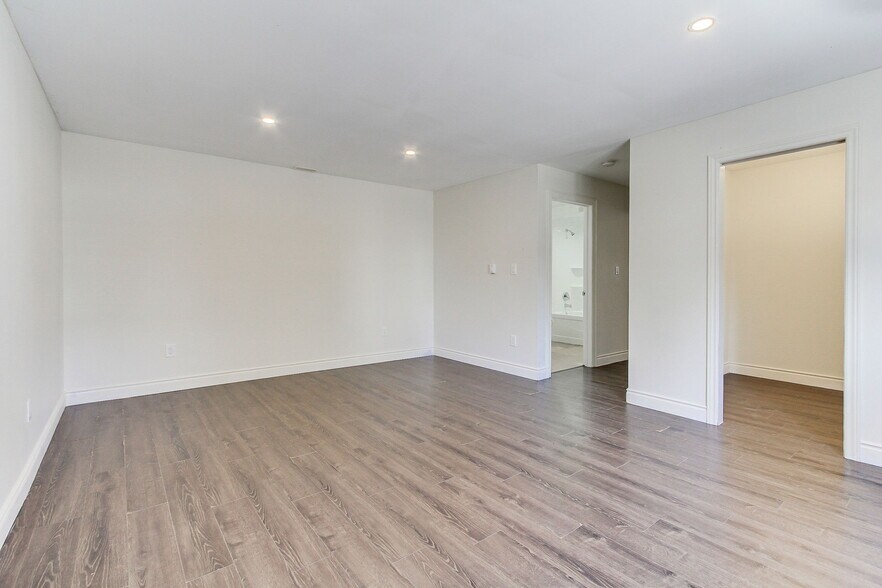 More Photos Of 395 Bay St W, Brock Office For Sale