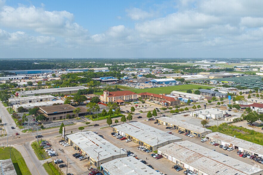 More Photos Of 9120 Airport Blvd, Houston Hotel For Sale