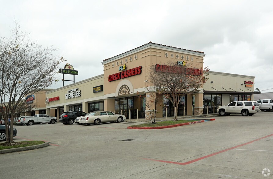 More Photos Of 5819 Gulf Fwy, Houston Freestanding For Lease