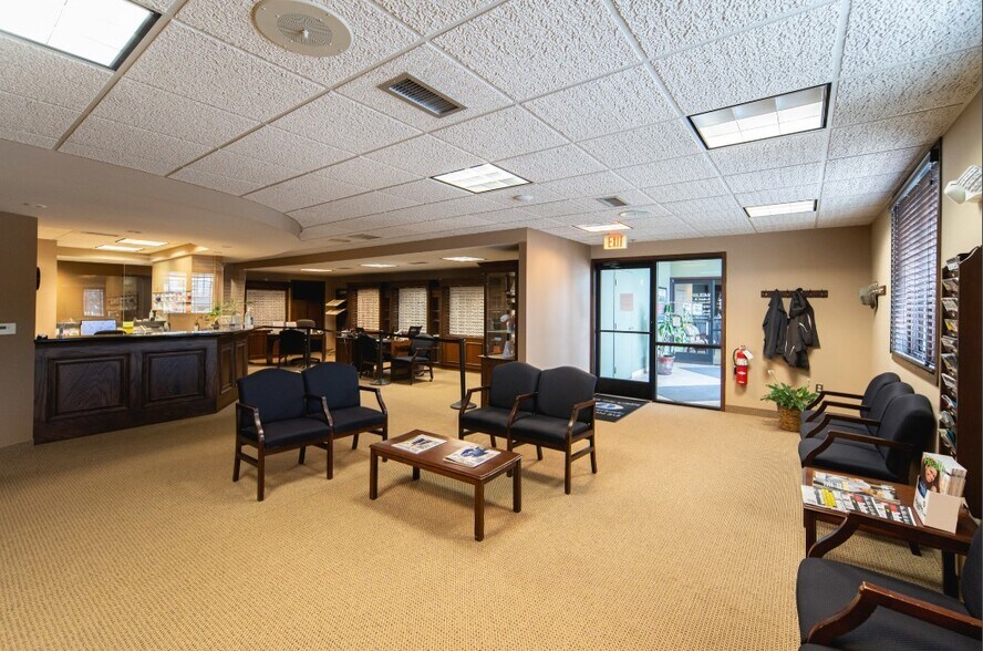 More Photos Of 415 E Maple Rd, Troy Medical For Sale