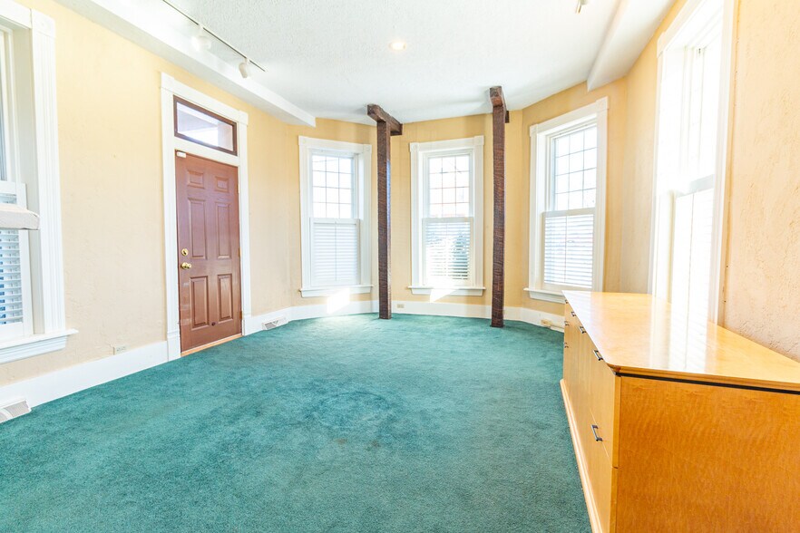 More Photos Of 323 S Main St, Zelienople Office Residential For Lease