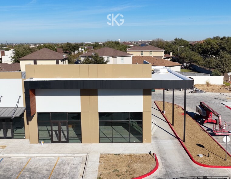 More Photos Of 4002 Del Mar Blvd, Laredo Storefront For Lease