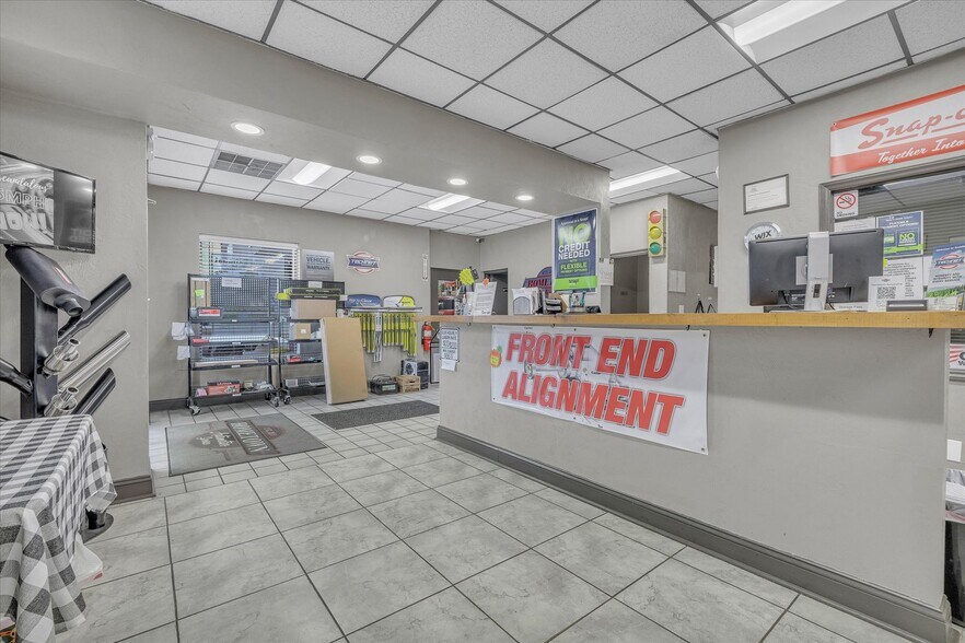 More Photos Of 1474 Peters Creek Rd NW, Roanoke Auto Repair For Sale