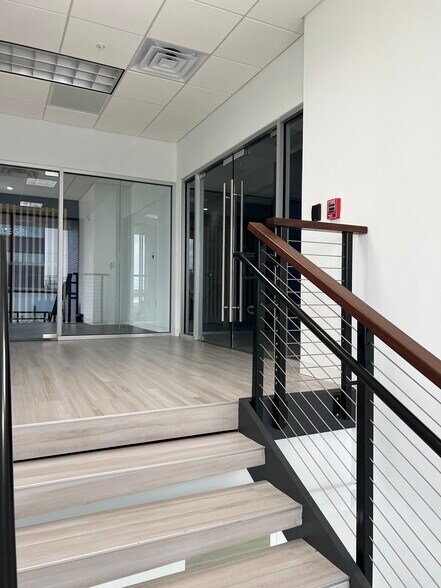 More Photos Of 5405 Diplomat Cir, Orlando Loft Creative Space For Lease