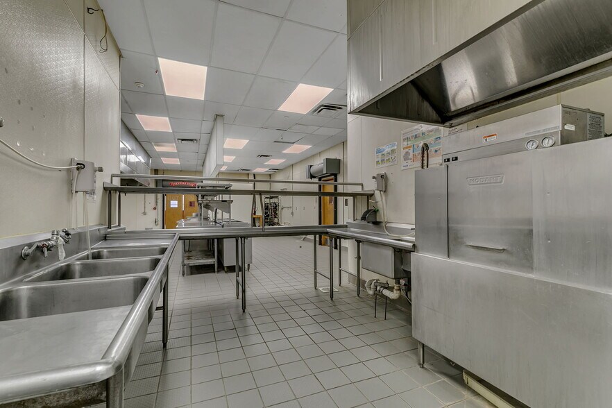 More Photos Of 14860 165th Ave, Becker Restaurant For Sale