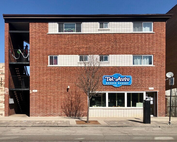 Primary Photo Of 2944 W Devon Ave, Chicago Apartments For Sale