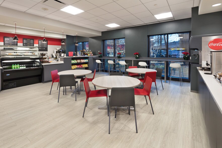 More Photos Of 3110 Fairview Park Dr, Falls Church Office For Lease