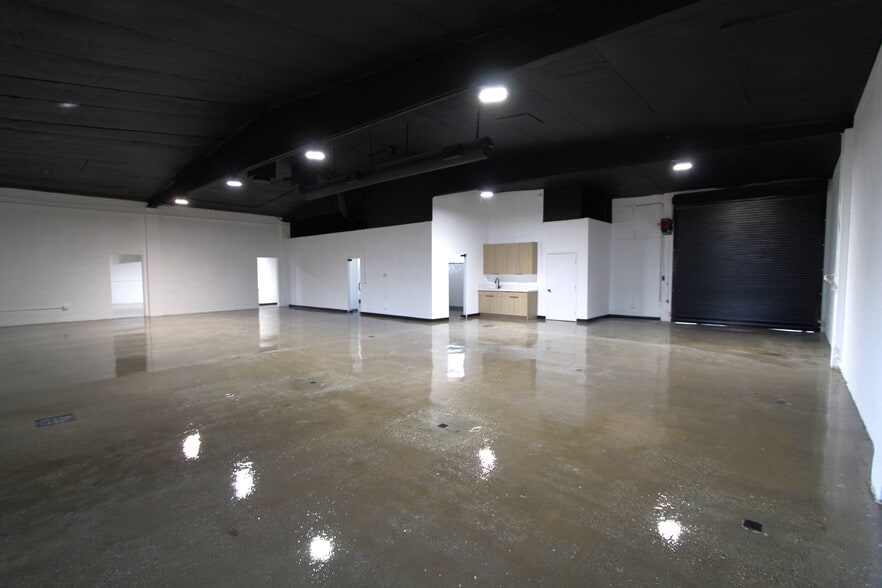 More Photos Of 2124-2134 Floyd St, Burbank Warehouse For Lease