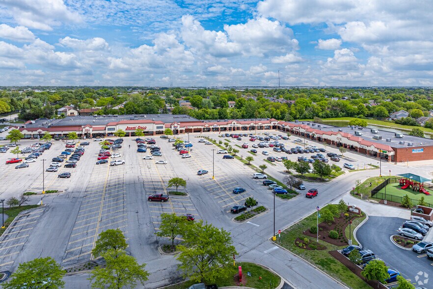 More Photos Of 720-812 W Army Trail Rd, Carol Stream General Retail For Lease