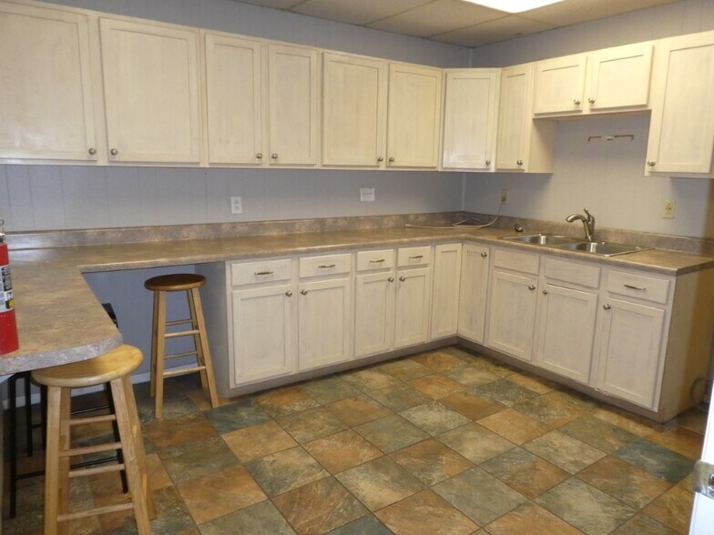 More Photos Of 6217 Enterprise Dr, Knoxville Light Distribution For Lease