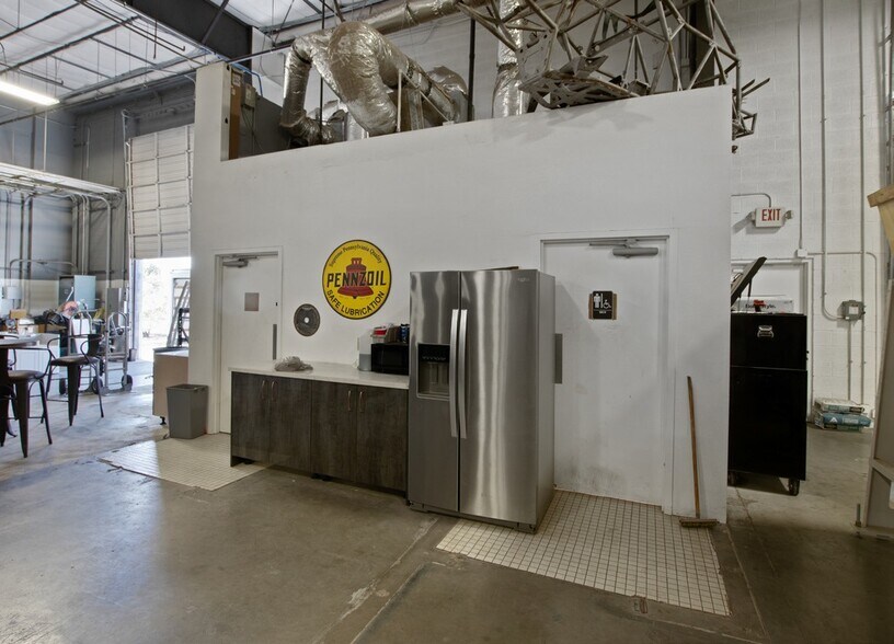 More Photos Of 23639 N 35th Dr, Glendale Manufacturing For Lease