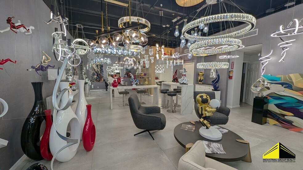 More Photos Of 2741 W 76th St, Hialeah Warehouse For Lease