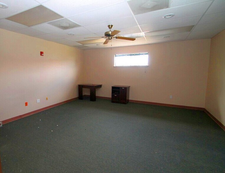More Photos Of 382 W Main St, Raymondville Office For Sale