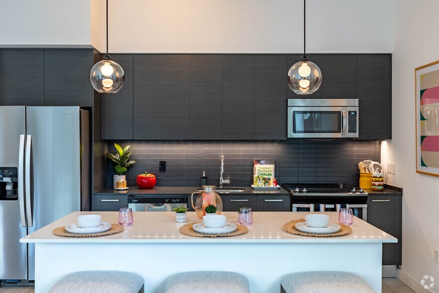 More Photos Of 125 NE 32nd St, Miami Apartments For Lease