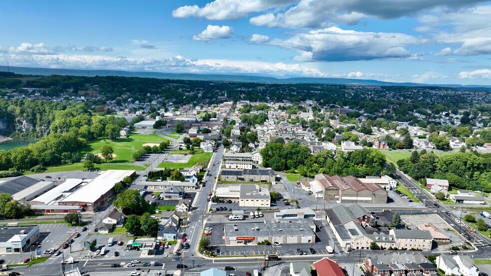 More Photos Of 550 S Main St, Nazareth General Retail For Sale