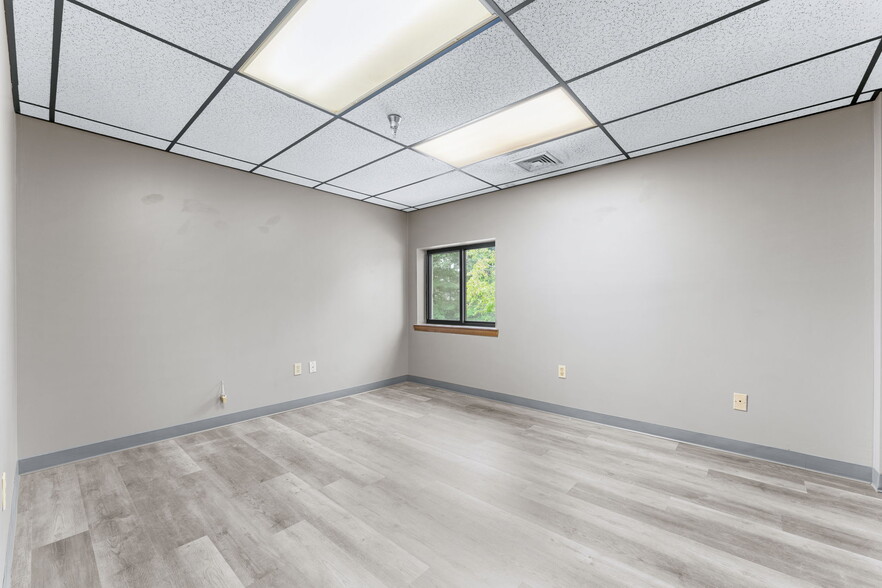 More Photos Of 34 Sullivan Rd, North Billerica Warehouse For Sale