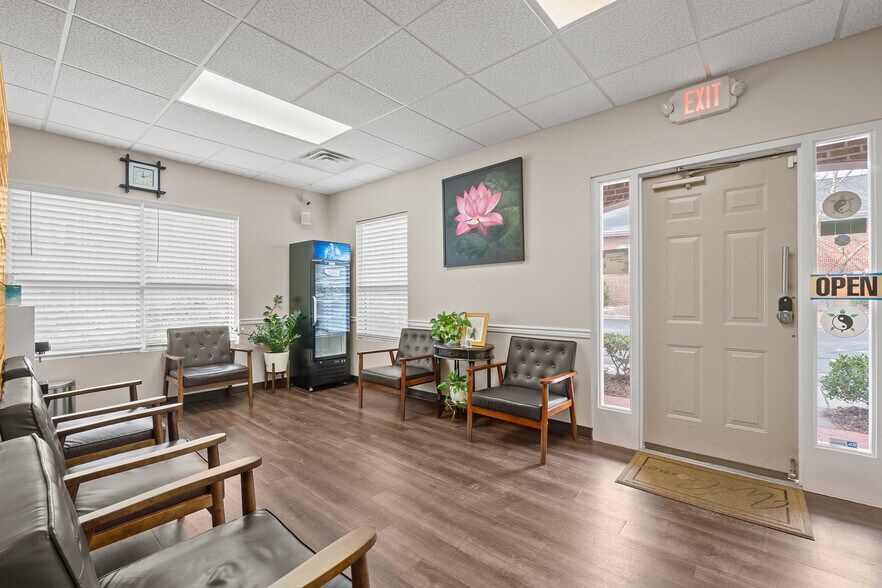 More Photos Of 7215 Pineville-Matthews Rd, Charlotte Office For Sale
