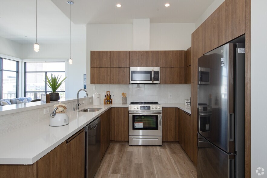 More Photos Of 801 S Berendo St, Los Angeles Apartments For Lease