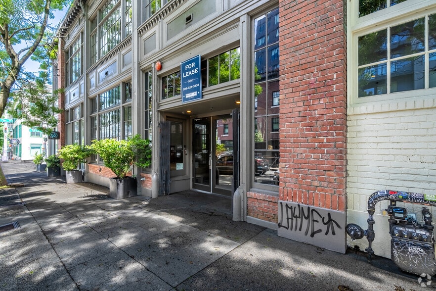 More Photos Of 401 E Pine St, Seattle Freestanding For Lease
