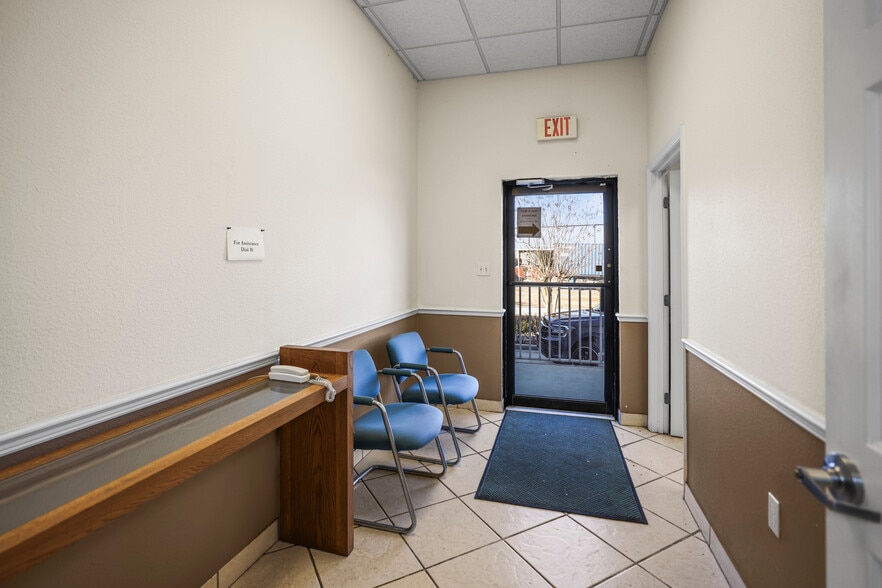 More Photos Of 1555 Sunshine Dr, Clearwater Warehouse For Sale
