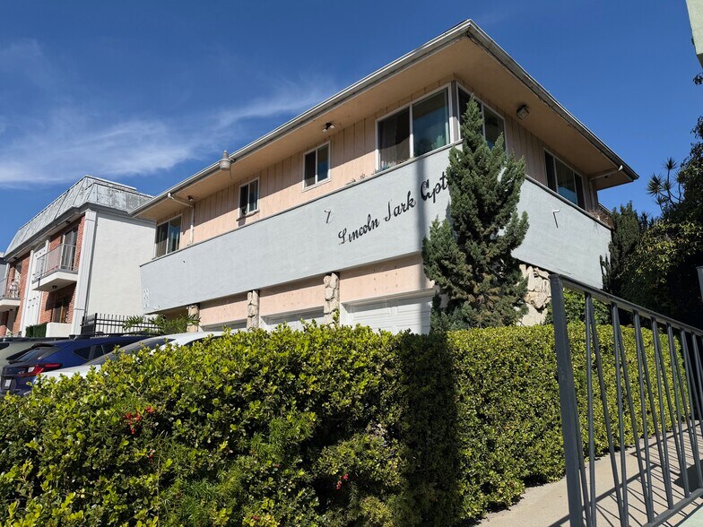Primary Photo Of 1129 Lincoln Blvd, Santa Monica Apartments For Sale
