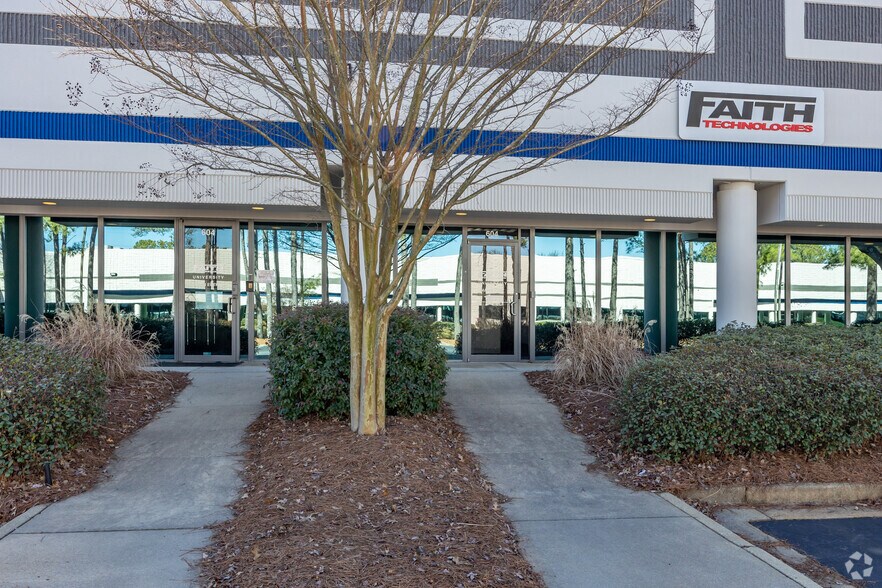 More Photos Of 400 Tradeport Blvd, Atlanta Unknown For Lease