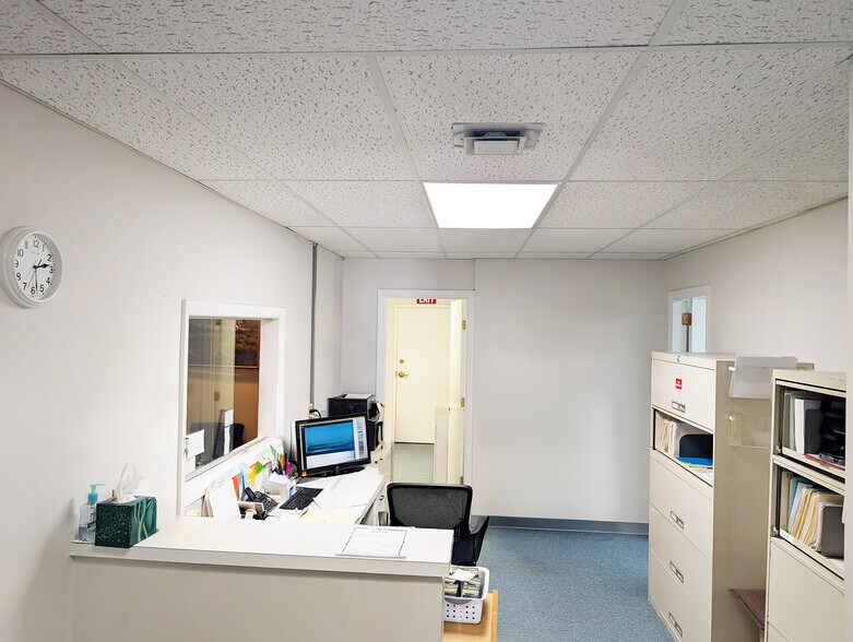 More Photos Of 19 Tyler St, Nashua Medical For Sale