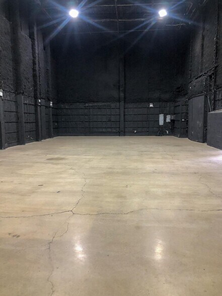 More Photos Of 58-73 West St, Brooklyn Warehouse For Lease