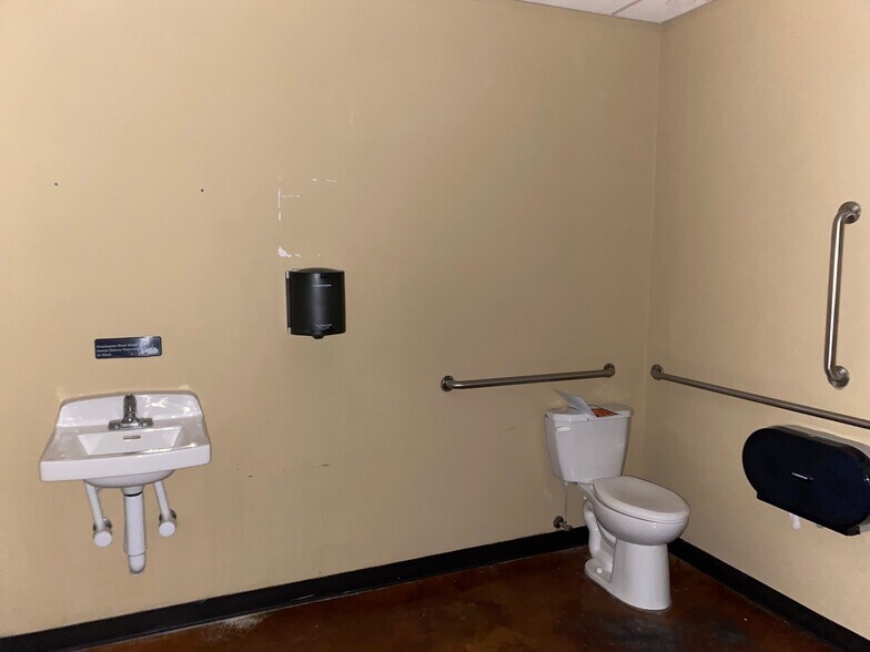 More Photos Of 3466 McCullough Blvd, Belden Storefront For Lease